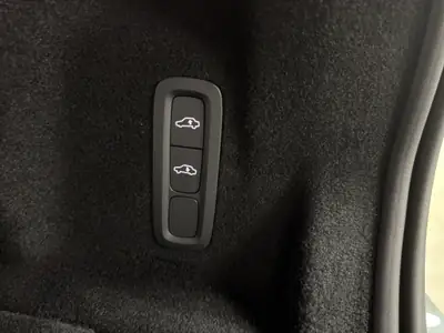 Volvo XC60 2.0 T8 TE Ultra Dark eAWD — Hybride rechargeable premium, 20 km seulement — Miniature 19