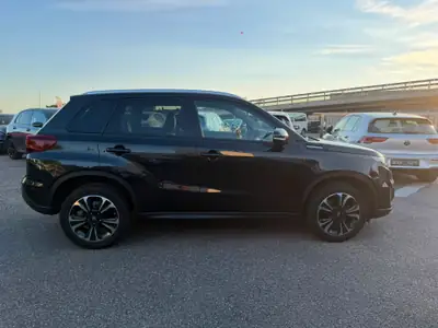 Suzuki Vitara 1.5 Hybrid Edition 35 Top 4x4 — SUV compact hybride, 17'000 km seulement — détail