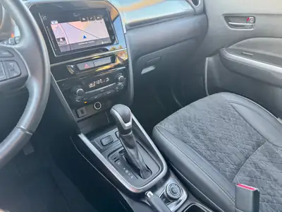 Suzuki Vitara 1.5 Hybrid Edition 35 Top 4x4 — SUV compact hybride, 17'000 km seulement — Miniature 12