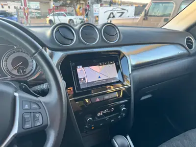 Suzuki Vitara 1.5 Hybrid Edition 35 Top 4x4 — SUV compact hybride, 17'000 km seulement — Miniature 11