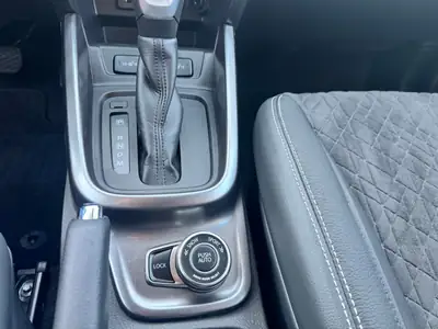 Suzuki Vitara 1.5 Hybrid Edition 35 Top 4x4 — SUV compact hybride, 17'000 km seulement — Miniature 13