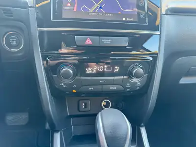 Suzuki Vitara 1.5 Hybrid Edition 35 Top 4x4 — SUV compact hybride, 17'000 km seulement — Miniature 14