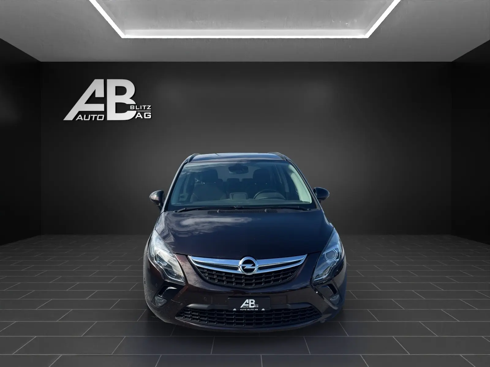 Opel Zafira Tourer 1.6i CNG Turbo — Monospace familial écologique et spacieux