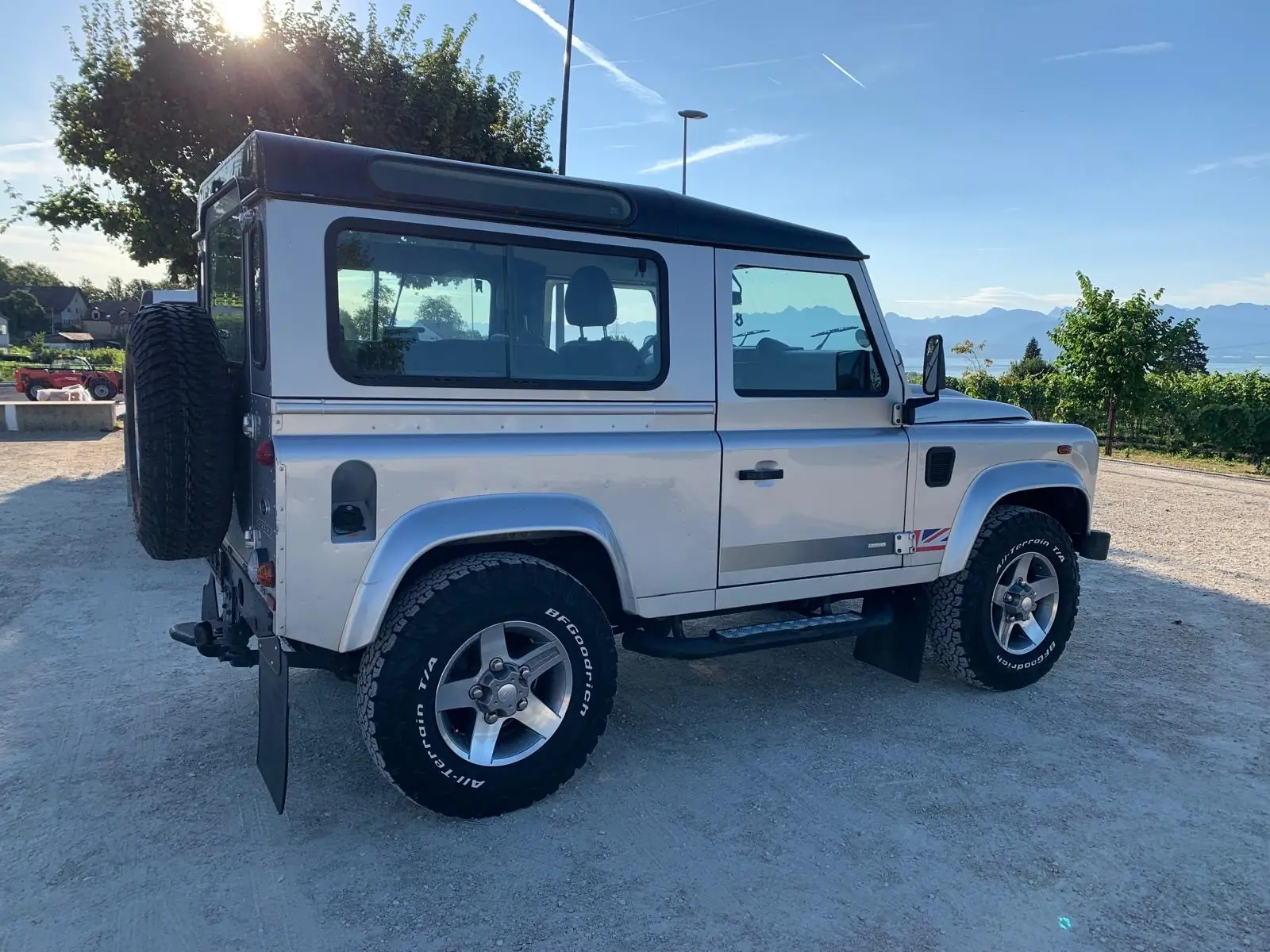 Land Rover Defender 90 TD4 67-Year Limited Edition — L'icône britannique, motorisation diesel robuste — Außenansicht