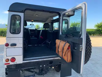Land Rover Defender 90 TD4 67-Year Limited Edition — L'icône britannique, motorisation diesel robuste — Armaturenbrett