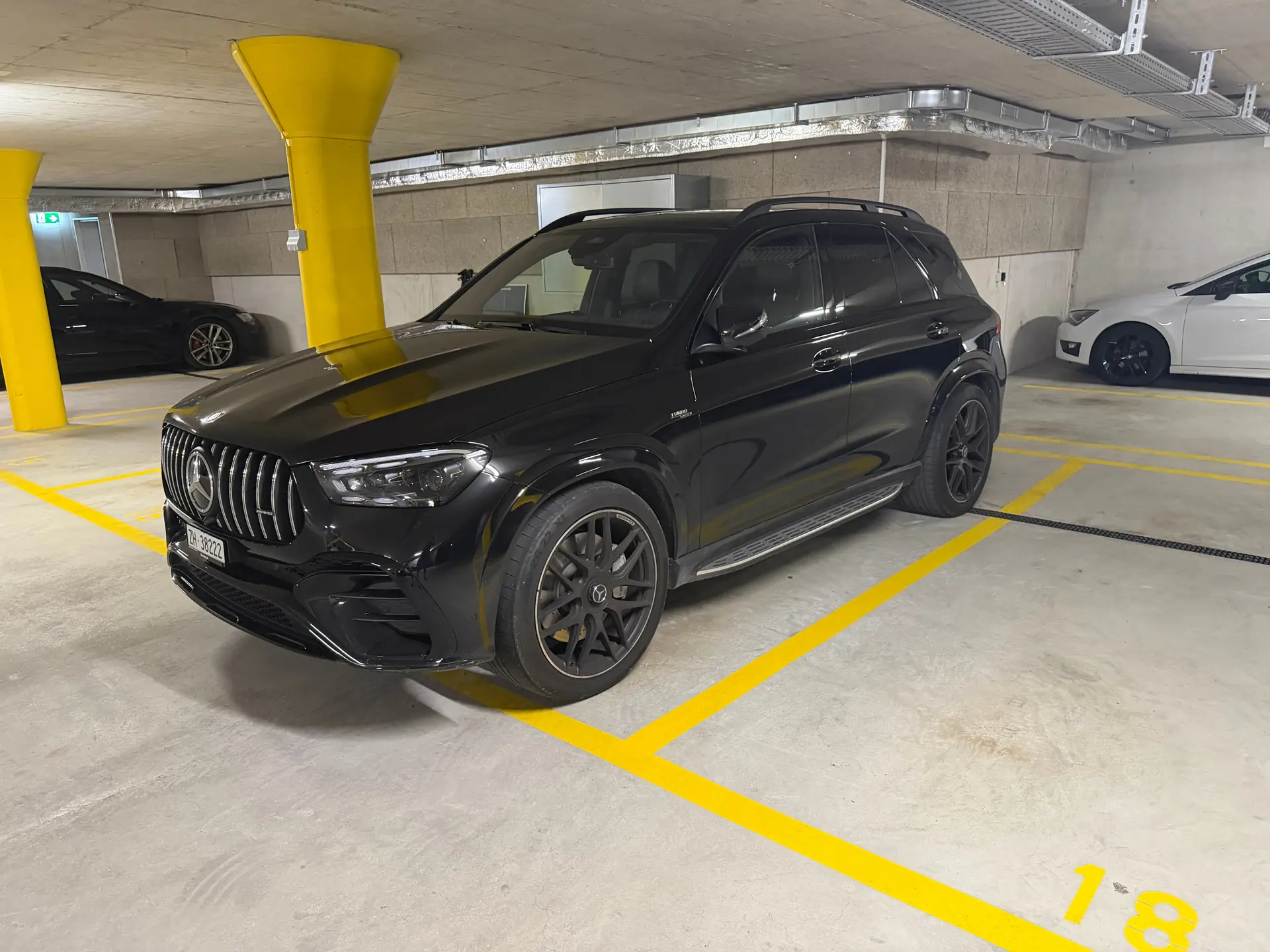 Mercedes-Benz GLE 53 AMG 4matic+ — SUV haute performance hybride, 21 500 km seulement — vue extérieure