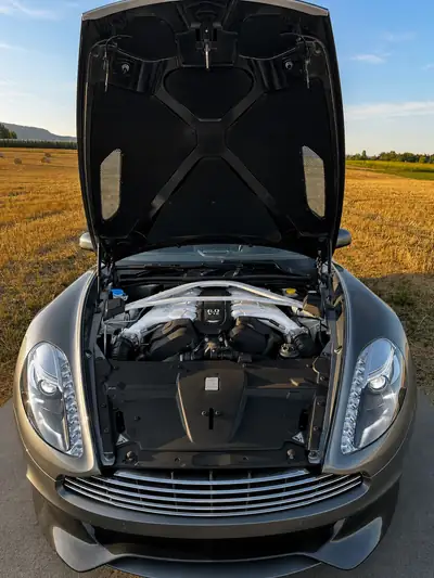 Aston Martin V12 Vanquish Carbon Édition — Grand tourer de prestige, 59 500 km — Detail