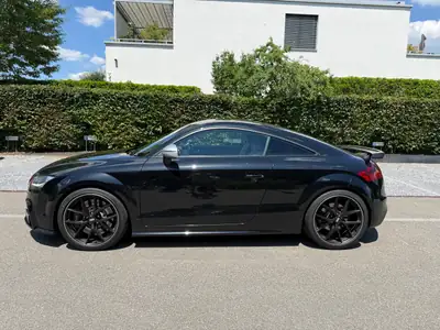 Audi TT 2.5 TFSI quattro RS ABT — Coupé sportif 407 ch, transmission manuelle — vista posteriore
