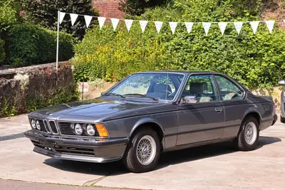 BMW 635 CSI 1980 — Coupé sportif de prestige, première main, contrôle technique frais — fianco