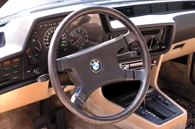 BMW 635 CSI 1980 — Coupé sportif de prestige, première main, contrôle technique frais — interni