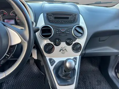 Ford KA 1.25 Trend 2011 — Citadine maligne, entretien complet, faibles kilomètres — Miniature 11