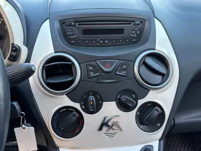 Ford KA 1.25 Trend 2011 — Citadine maligne, entretien complet, faibles kilomètres — Miniature 13