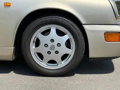 Porsche 911 3.6 Carrera 4 Cabriolet — Roadster mythique des années 90, propulsion intégrale — Miniature 8