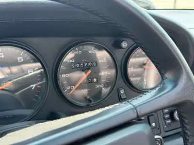 Porsche 911 3.6 Carrera 4 Cabriolet — Roadster mythique des années 90, propulsion intégrale — Miniature 12