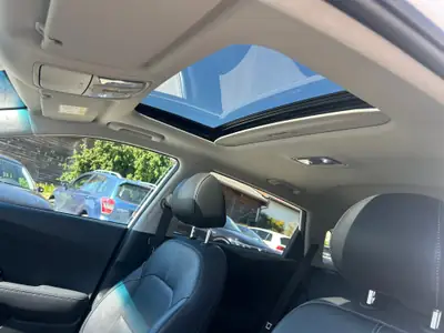 Kia Niro 1.6 GDi Plug-in Hybrid — SUV rechargeable, consommation imbattable — Miniature 9