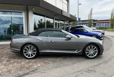 Bentley Continental GTC 6.0 W12 — Cabriolet de luxe, 635 ch, édition Centenary — détail