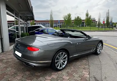 Bentley Continental GTC 6.0 W12 — Cabriolet de luxe, 635 ch, édition Centenary — Miniature 7