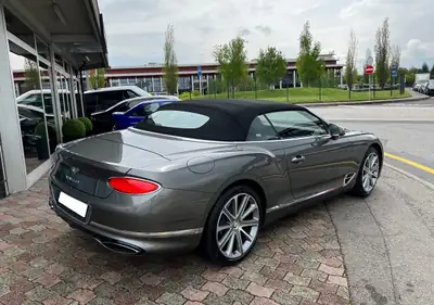 Bentley Continental GTC 6.0 W12 — Cabriolet de luxe, 635 ch, édition Centenary — Miniature 8