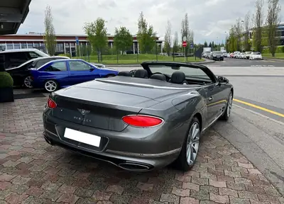 Bentley Continental GTC 6.0 W12 — Cabriolet de luxe, 635 ch, édition Centenary — Miniature 9