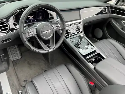 Bentley Continental GTC 6.0 W12 — Cabriolet de luxe, 635 ch, édition Centenary — Miniature 12