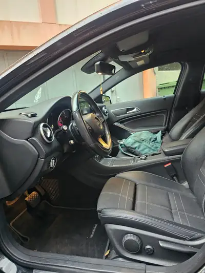 Mercedes-Benz Classe A 200 d Night Star — Diesel efficace, 159'000 km, design premium — Armaturenbrett