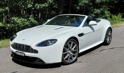 Aston Martin V8 Vantage S Roadster — Cabriolet de prestige 436 ch, 34'000 km — vista esterna