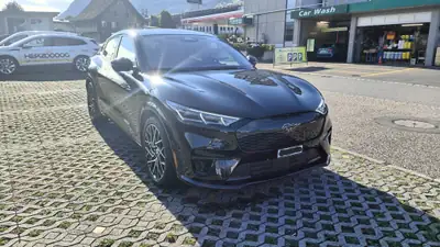 Ford Mustang Mach-E GT AWD — SUV électrique 601 PS, performance et autonomie — vue extérieure