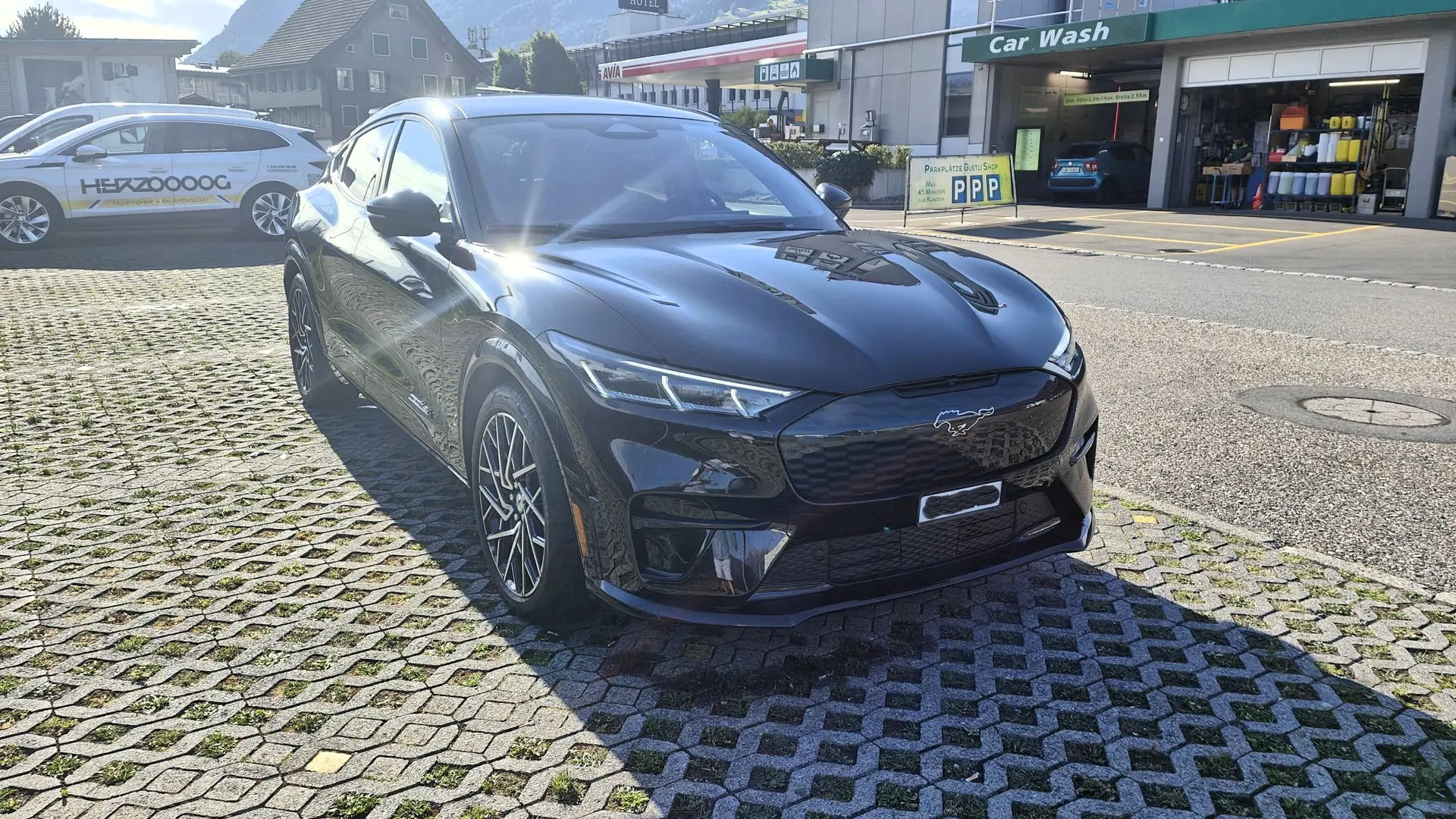 Ford Mustang Mach-E GT AWD — SUV électrique 601 PS, performance et autonomie — vue extérieure