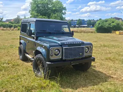 Land Rover Defender 90 2.2 TD4 — Le 4×4 de légende, robustesse et polyvalence garanties — détail