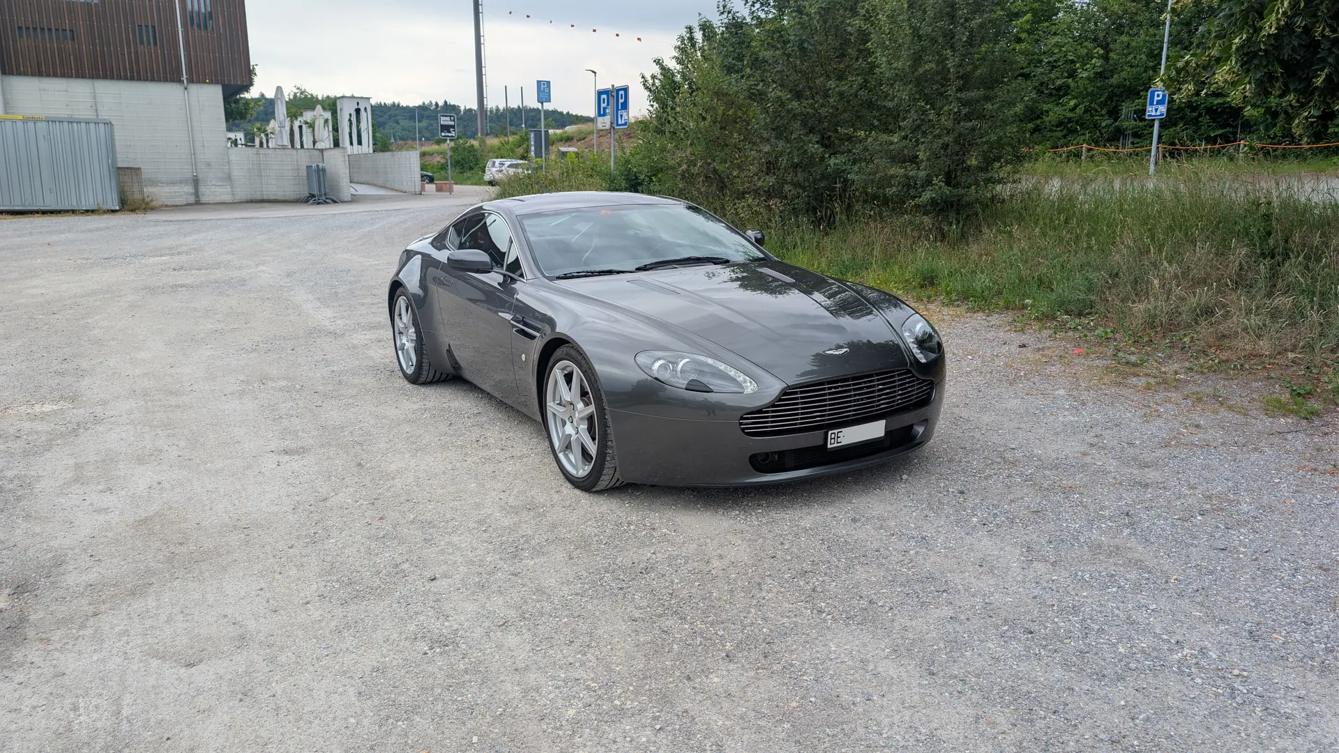 Aston Martin V8 Vantage 4.3 — Coupé sportif légendaire, boîte manuelle authentique