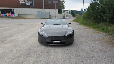 Aston Martin V8 Vantage 4.3 — Coupé sportif légendaire, boîte manuelle authentique — Miniatur 7