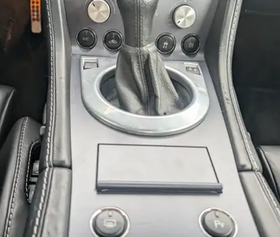 Aston Martin V8 Vantage 4.3 — Coupé sportif légendaire, boîte manuelle authentique — Miniatur 13