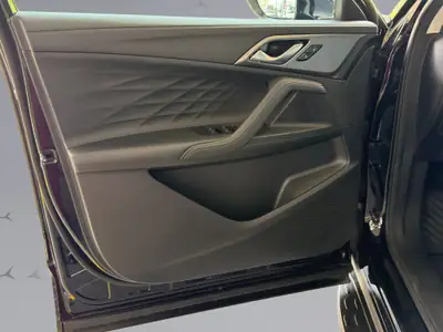 MG HS 1.5 PHEV Luxury — SUV hybride rechargeable, 32 500 km, design premium noir métallisé — Miniatura 15