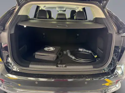 MG HS 1.5 PHEV Luxury — SUV hybride rechargeable, 32 500 km, design premium noir métallisé — Miniatura 18