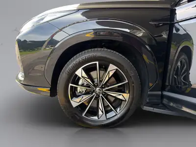 MG HS 1.5 PHEV Luxury — SUV hybride rechargeable, 32 500 km, design premium noir métallisé — Miniatura 21