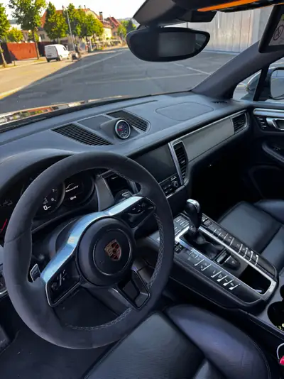 Porsche Macan 3.0 V6 GTS — SUV sportif 360 ch, véhicule de collection en excellent état — interior