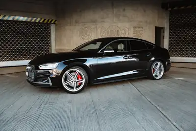 Audi S5 Sportback 3.0 V6 TFSI — Performance quattro, très faible kilométrage, garantie — fianco