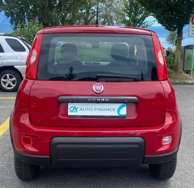 Fiat Panda 0.9 TwinAir Turbo 4x4 — Citadine polyvalente, rouge métallisé, très économique — Heckansicht