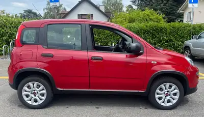 Fiat Panda 0.9 TwinAir Turbo 4x4 — Citadine polyvalente, rouge métallisé, très économique — Armaturenbrett