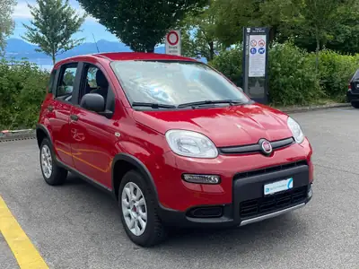 Fiat Panda 0.9 TwinAir Turbo 4x4 — Citadine polyvalente, rouge métallisé, très économique — Detail