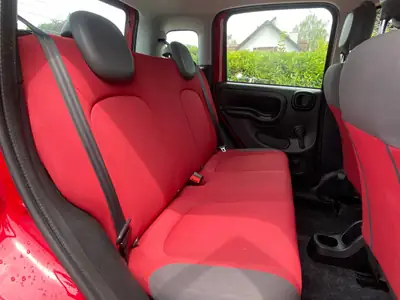 Fiat Panda 0.9 TwinAir Turbo 4x4 — Citadine polyvalente, rouge métallisé, très économique — Miniatur 10