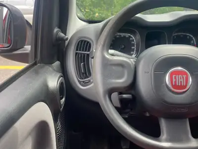 Fiat Panda 0.9 TwinAir Turbo 4x4 — Citadine polyvalente, rouge métallisé, très économique — Miniatur 12