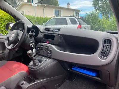 Fiat Panda 0.9 TwinAir Turbo 4x4 — Citadine polyvalente, rouge métallisé, très économique — Miniatur 16