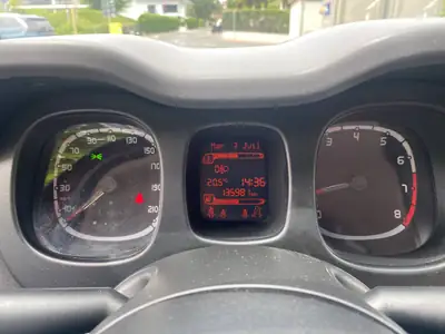 Fiat Panda 0.9 TwinAir Turbo 4x4 — Citadine polyvalente, rouge métallisé, très économique — Miniatur 20