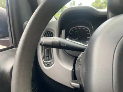 Fiat Panda 0.9 TwinAir Turbo 4x4 — Citadine polyvalente, rouge métallisé, très économique — Miniatur 21