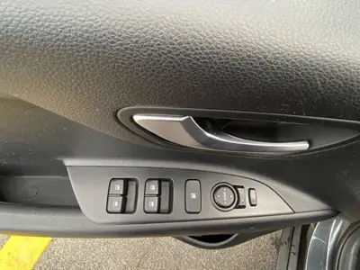 Kia Stonic 1.0 T-GDi — Petit SUV dynamique, économe et bien équipé — Miniature 22