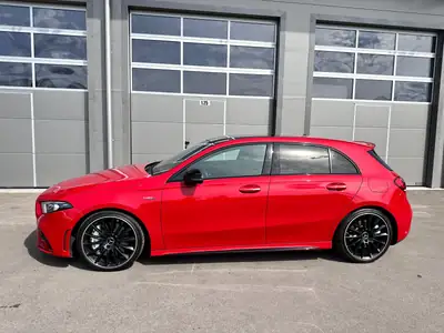 Mercedes-AMG A 35 4MATIC — Compacte haute performance, 306 ch et seulement 40 000 km — vista posteriore