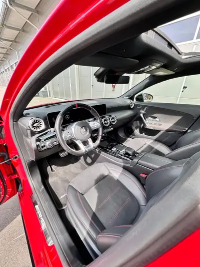 Mercedes-AMG A 35 4MATIC — Compacte haute performance, 306 ch et seulement 40 000 km — Miniatura 8