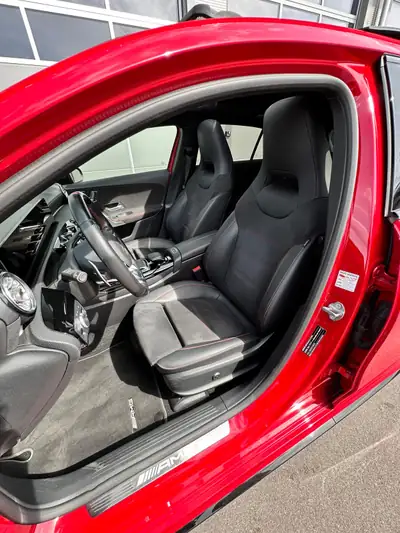Mercedes-AMG A 35 4MATIC — Compacte haute performance, 306 ch et seulement 40 000 km — Miniatura 9