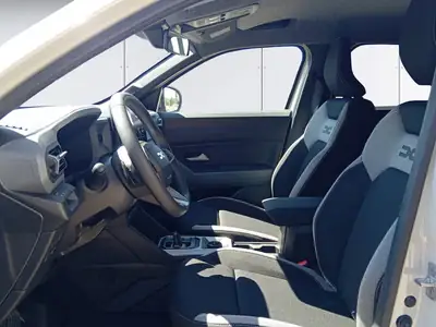 Dacia Duster 1.2 Hybrid Journey 4WD — SUV polyvalent, motorisation hybride économe — Miniatura 10